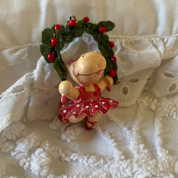 Carlton Cards Heirloom Collection- Wish On The Way hippo ornament 🤶🎅🏼 - Picture 1 of 6